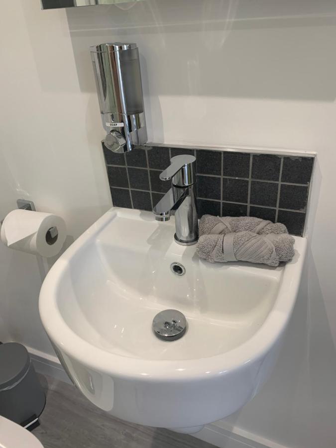 Rosemary House Brs Airport Accommodation Winford Εξωτερικό φωτογραφία